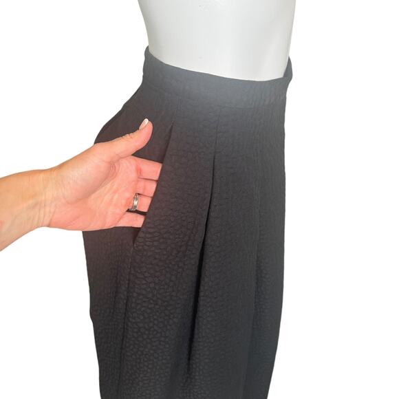 H&M | Women's Black Textured Fit and Flare Midi Skirt | Size: 4 - Picture 3 of 5